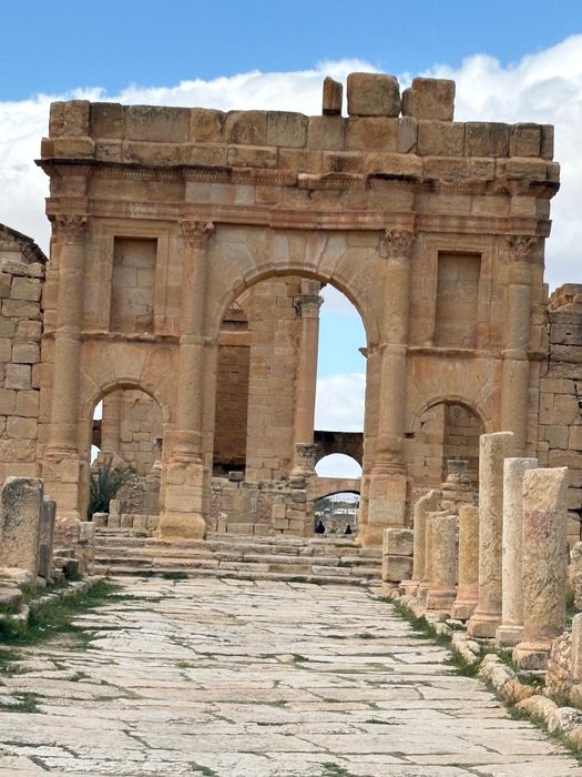 The Roman triumphal arch at Sbeitla