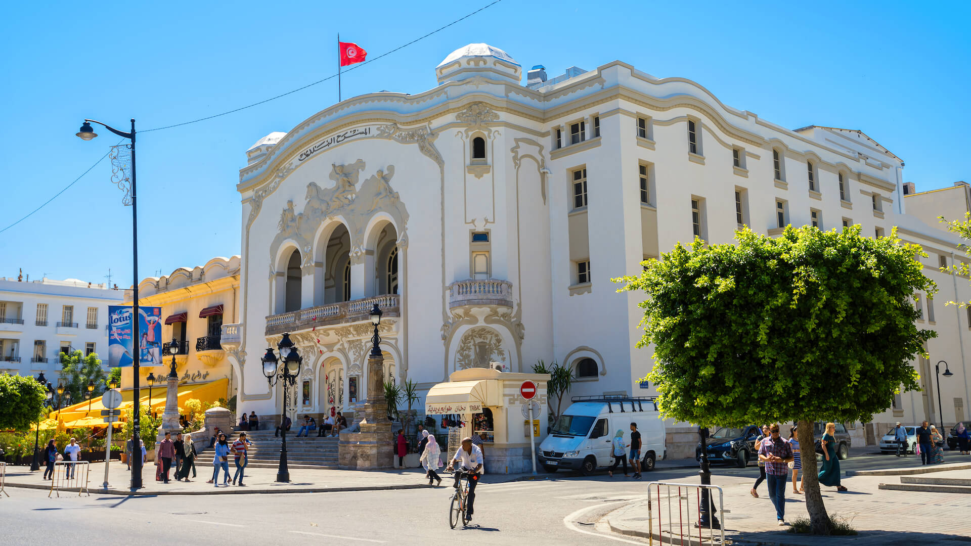 La façade du théâtre municipal de Tunis
